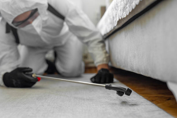 Professional Pest Control technician working in Lake Waccamaw, NC